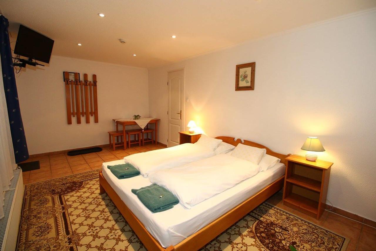 Szent Istvan Fogado Hotel Нагимарош Екстериор снимка